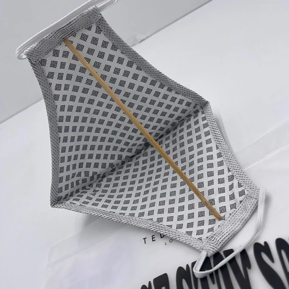 TED BAKER LONDON Reversible Reusable FACE MASK
NWT
OS - Picture 6 of 12